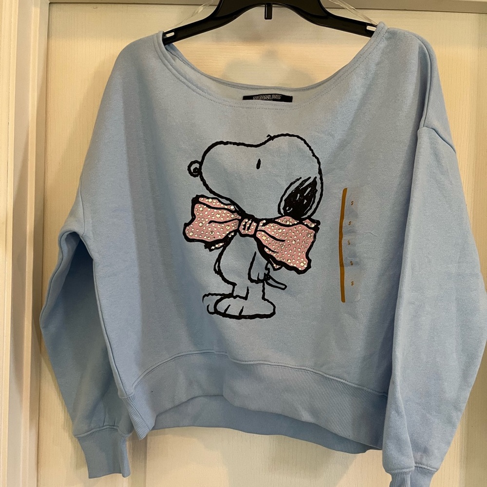 NWT Snoopy Pullover Graphic with Bow